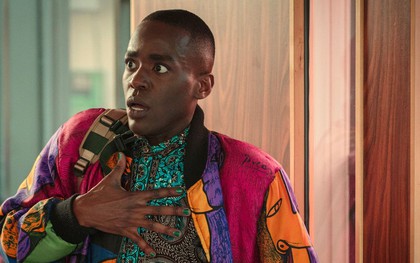 Xem phim Sex Education, tôi sững sờ phát hiện con trai mình là "nạn nhân" của một trò đùa quái ác tại trường