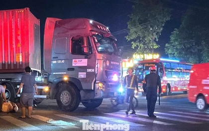 Nữ công nhân tử vong dưới bánh xe đầu kéo container