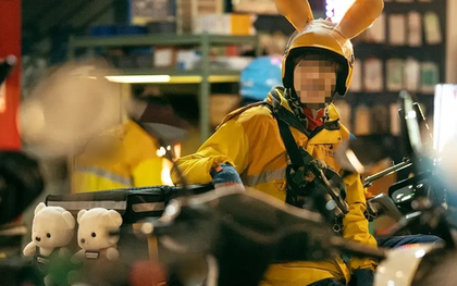 Nam shipper 27 tuổi phát hiện nhiễm HIV, bật khóc: 1 lần sai, cả đời còn lại cũng khó sửa