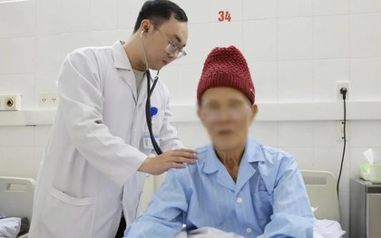 Phút cân não trong phòng can thiệp cứu bệnh nhân 86 tuổi sốc tim nguy kịch