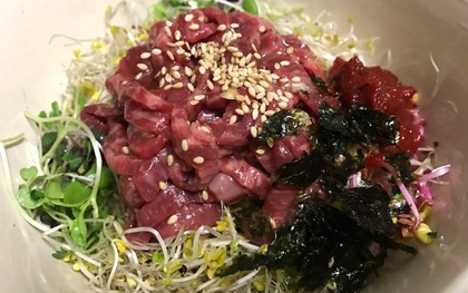 Ngày càng nhiều chị em còn trẻ đã mắc ung thư cổ tử cung, bác sĩ khuyên: 4 món này ngon đấy nhưng ăn ít lại!