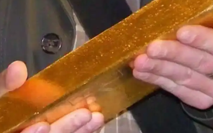 Đào được 35 kg vàng, người đàn ông mang 1 thỏi đi bán, nhân viên ngân hàng xem xong lập tức báo công an