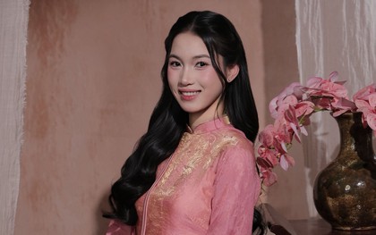 Hoa khôi bóng chuyền Nguyễn Thị Phương hoá nàng thơ, diện áo dài xinh đẹp dịu dàng đón Tết