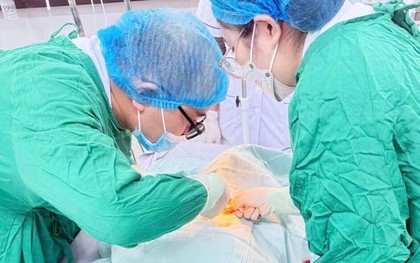 10 phút thần tốc giành sự sống cho cụ ông bị ngừng tuần hoàn