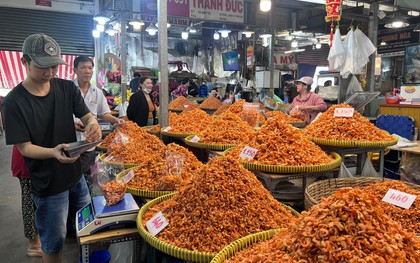 Săn cá, tôm giá 'rẻ không tưởng' ở thủ phủ đồ khô Sài thành