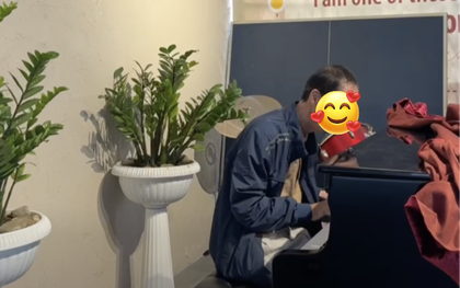 Thấy người đàn ông ngồi chơi đàn, học sinh TP.HCM quay clip lại: Danh tính thật gây ngỡ ngàng!