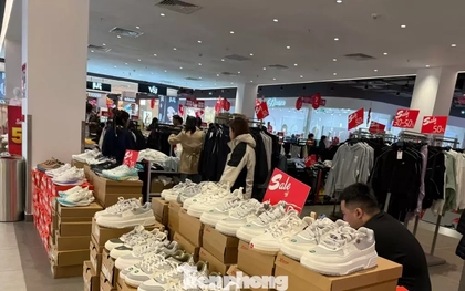 Cảnh lạ lùng tại siêu thị, trung tâm thương mại Hà Nội áp Tết