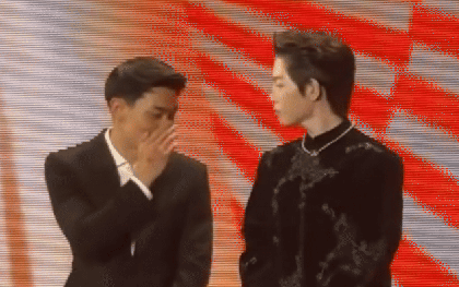 Tóm Đức Phúc - Đình Bắc trò chuyện rôm rả ở WeChoice Awards, 1 chi tiết lạ được netizen bàn tán không ngớt