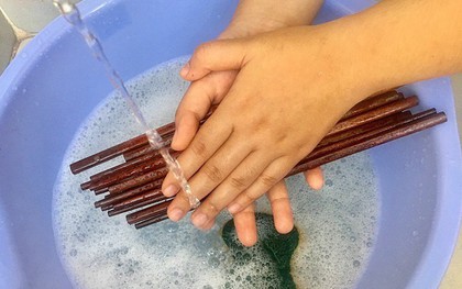 Đũa rửa không sạch bẩn gấp 8 lần bồn cầu! Chuyên gia nhắc: Phải làm 5 việc, đừng cọ cả nắm vào nhau!