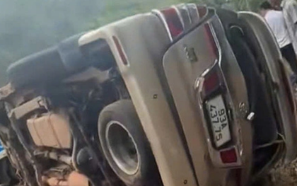 Xót xa hiện trường vụ lật xe ở Đồng Nai: Cháu gái 10 tuổi tử vong cùng bà nội sau cú ôm cua định mệnh