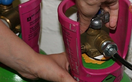 Giá xăng dầu tăng, giá gas có bị kéo theo? Thao tác giúp tiết kiệm nhưng nhiều người chưa biết