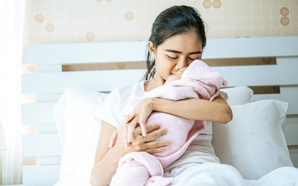 Mẹ chồng bắt con dâu ở cữ không ăn muối, không tắm, không đánh răng bị nhiễm trùng nặng, băng huyết nguy kịch