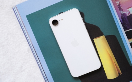 Mở hộp iPhone 17e đầu tiên tại Việt Nam: Màu trắng nổi bật, cấu hình mạnh với chip A19