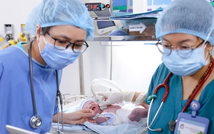 Hai bệnh viện lớn phối hợp phẫu thuật dị tật tim, giúp thai nhi 24 tuần chào đời khỏe mạnh