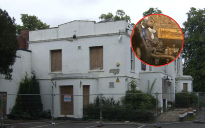 Khách thuê phòng đang quay "room tour" thì phát hiện con búp bê to bằng người thật ngồi trên ghế bập bênh sau tủ quần áo