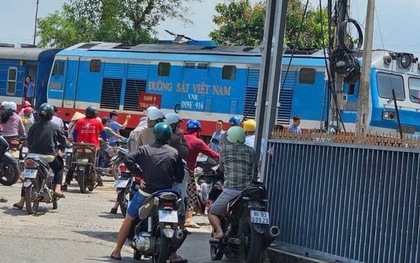 Cục CSGT lên tiếng về clip "ma che mắt" loạt tài xế vượt đường ray tàu hỏa khi chuông báo