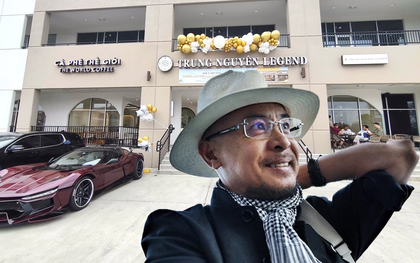 Có gì trong quán cà phê mới tinh trên đất Mỹ của ông Đặng Lê Nguyên Vũ: Khách xếp hàng tấp nập, có không gian trưng bày đặc biệt