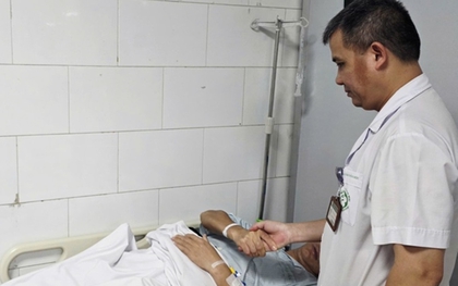 Ăn vài miếng cá chình, nhóm du khách tê buốt toàn thân