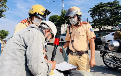 Lái xe 'vô tư' mắc lỗi quen thuộc này, mức phạt có thể lên tới 8 đến 14 triệu đồng, người dân chú ý