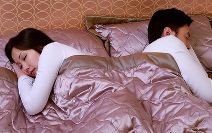 10 năm đợi chờ, vợ về nước "vỡ mộng" đêm tân hôn thứ hai: Sự thật phũ phàng đằng sau chiếc giường lạnh lẽo!