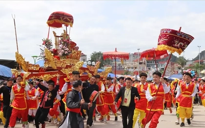 Người Lạng Sơn dọn nhà, sắp cỗ, mời du khách ăn ở miễn phí