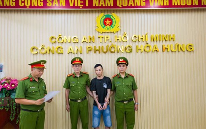 Tạm giữ khẩn cấp người đàn ông cầm ghế đánh tới tấp shipper chờ lấy đơn hàng trước quán ốc ở TP.HCM