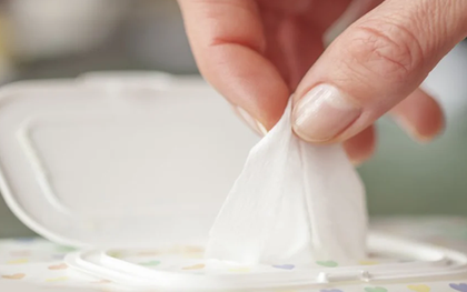 Cảnh báo: 4 nhãn hiệu khăn ướt có thể nhiễm vi khuẩn nguy hiểm, hơn 60 người mắc bệnh, 6 người đã tử vong