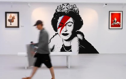 Danh tính bí ẩn của một nghệ sĩ nổi tiếng toàn cầu cuối cùng đã được tiết lộ sau hàng chục năm