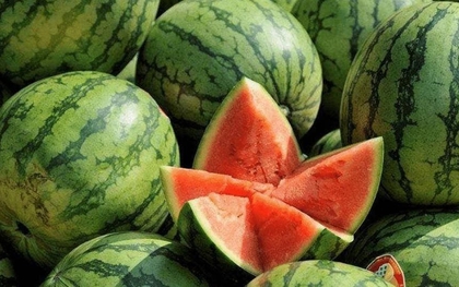 Vỗ rát cả tay không mua nổi quả dưa hấu “ra hồn”: Nhân viên siêu thị tiết lộ đúng 1 chi tiết mấu chốt