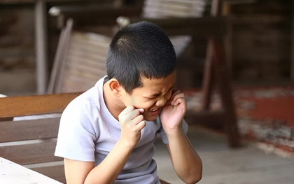 "Chỉ bị đánh 2 cái bằng thước kẻ, sao đứa trẻ này đã nghĩ quẩn?" - Hóa ra có một kiểu sỉ nhục có thể phá hủy não bộ!