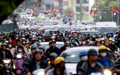 Hà Nội: “Lô cốt” xuất hiện, đường Nguyễn Trãi tắc nghẽn nghiêm trọng giờ cao điểm