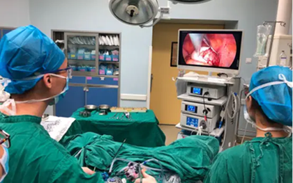 Nữ sinh 18 tuổi đau bụng dữ dội khi tập thể dục, ngỡ ngàng phát hiện 24 chiếc răng nằm bên trong