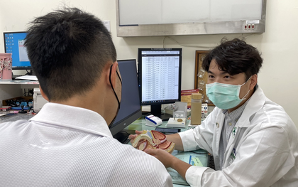 Đi khám vì nốt mụn nhỏ trên môi, nam thanh niên 29 tuổi phát hiện nhiều bệnh lây truyền qua đường tình dục