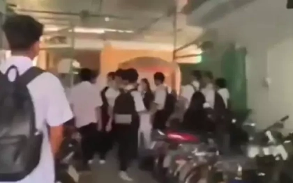 Nam sinh lớp 11 bị đánh hội đồng phải nhập viện cấp cứu