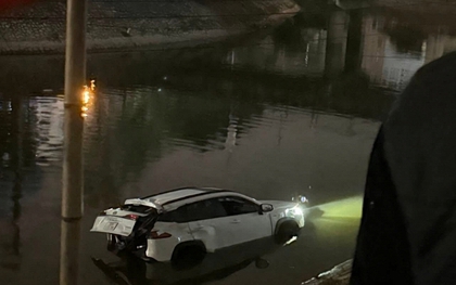 Đã biết nguyên nhân ô tô lao xuống sông ở Hà Nội lúc 3 giờ sáng