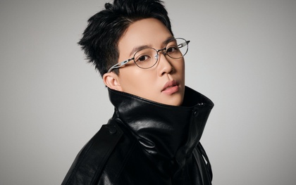 Nghệ sĩ Việt đầu tiên được vinh danh trên "thánh địa" bóng đá châu Âu sức chứa 100.000 chỗ ngồi