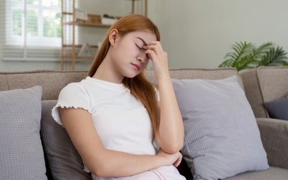 "Vùng kín" có mùi lạ và khô, bác sĩ tiết lộ "4 triệu chứng" có thể là teo âm đạo, phụ nữ mãn kinh càng không được bỏ qua