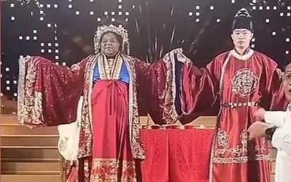 Chú rể Trung Quốc cưới cô dâu Mỹ hơn 20 tuổi: Tin đồn "10 triệu USD" và biểu cảm "gây bão" của mẹ chồng