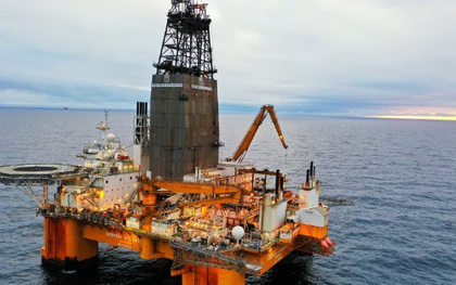 Khoan thẳng đứng 3.872m xuống đáy biển, phát hiện một mỏ dầu khổng lồ dày hơn 200m, trữ lượng lên đến 89 triệu thùng dầu