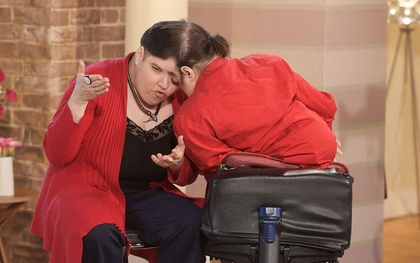 Cặp song sinh dính liền giấu nhau giới tính thật trong nhiều thập kỷ