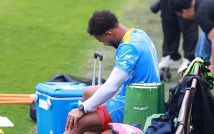 Xuân Son chấn thương ngay buổi tập đầu tiên của ĐT Việt Nam