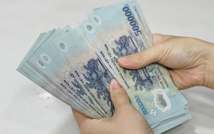 Phát hiện hàng trăm tờ tiền 500 nghìn đồng bỏ quên trong cây ATM