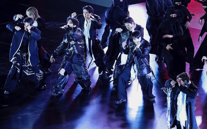 "Nhà vua" trở lại: BTS đãi cả thế giới 7 diện mạo cực phẩm và thời trang vừa avant-garde, vừa đậm bản sắc quốc gia