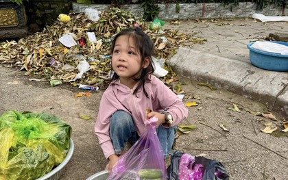 Bé gái mồ côi cha ngồi bán rau ở đường khiến nhiều người xúc động: Diễn biến không ngờ sau đó