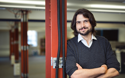 Chuyện thật như đùa: Tiến sĩ Đại học Cambridge được mời phản biện… chính bài báo của mình