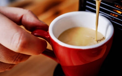 Cảnh báo cho bất kỳ ai uống cà phê trước 9 giờ sáng