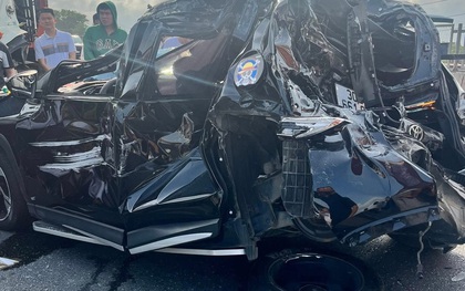 Hiện trường kinh hoàng vụ tai nạn liên hoàn 6 xe trên cao tốc, có xe bị vò nát