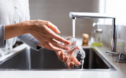 7 thứ KHÔNG BAO GIỜ nên rửa với nước nóng, nhiều người mắc sai lầm rồi nhận "kết đắng"