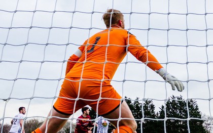 Thủ môn 20 tuổi bị bắn chết gây rúng động làng bóng đá