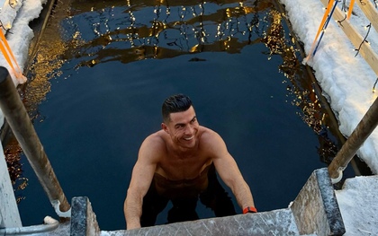 Ronaldo làm gì khi bị loại khỏi tuyển Bồ Đào Nha?